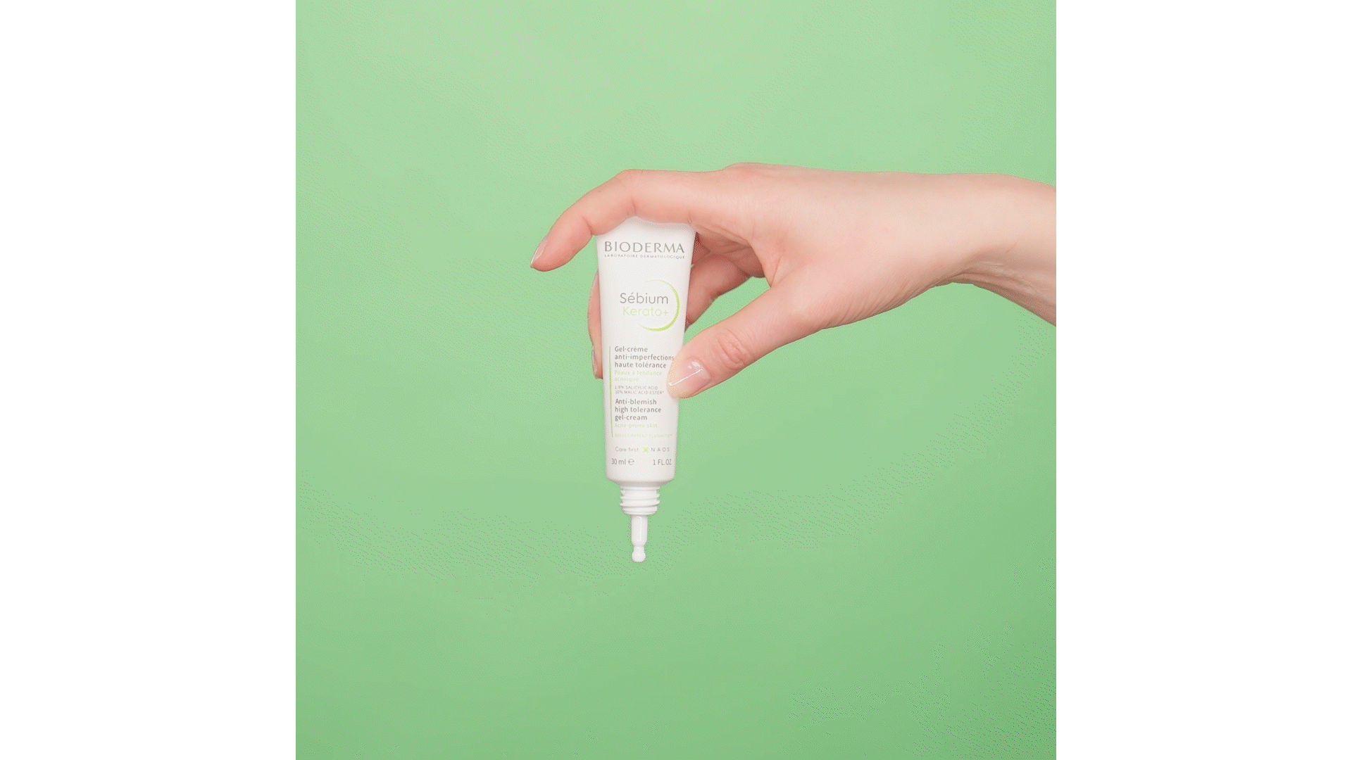 Curăță pielea cu Sebium Activ Gel spumant, Aplicați pe toată fața, Masați ușor până la absorbție