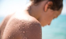 women-with-waterproof-sunscreen women-with-waterproof-sunscreen