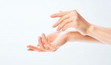 Care este diferența dintre mâinile uscate și mâinile cu pielea deteriorată? Care este diferența dintre mâinile uscate și mâinile cu pielea deteriorată?